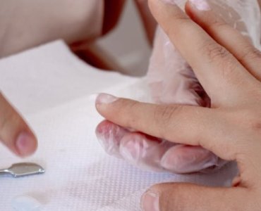 French manicure w domu krok po kroku: efekt salonu w 20 minut