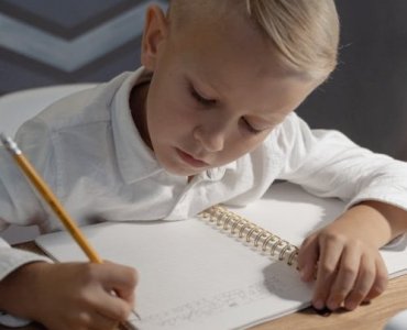 Skupienie w czterech ścianach: 12 prostych domowych ćwiczeń, które poprawiają koncentrację u dziecka