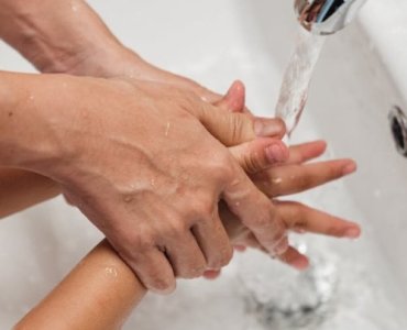 Małe rytuały wielkiej czystości: jak wyrobić u dziecka nawyki higieniczne bez marudzenia