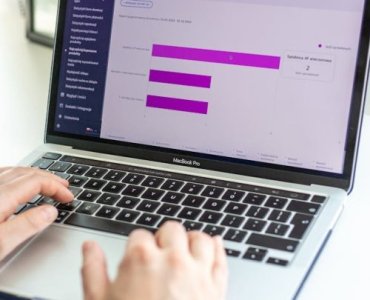 E‑commerce pod lupą rywali: jak czytać ruchy konkurencji i zamieniać je w przewagę
