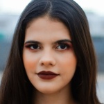 Smoky eyes bez tajemnic: makijaż krok po kroku do hipnotyzującego spojrzenia