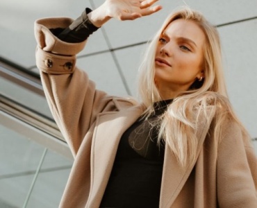 Jak nosić płaszcz oversize? 15 trików stylisty, które robią różnicę